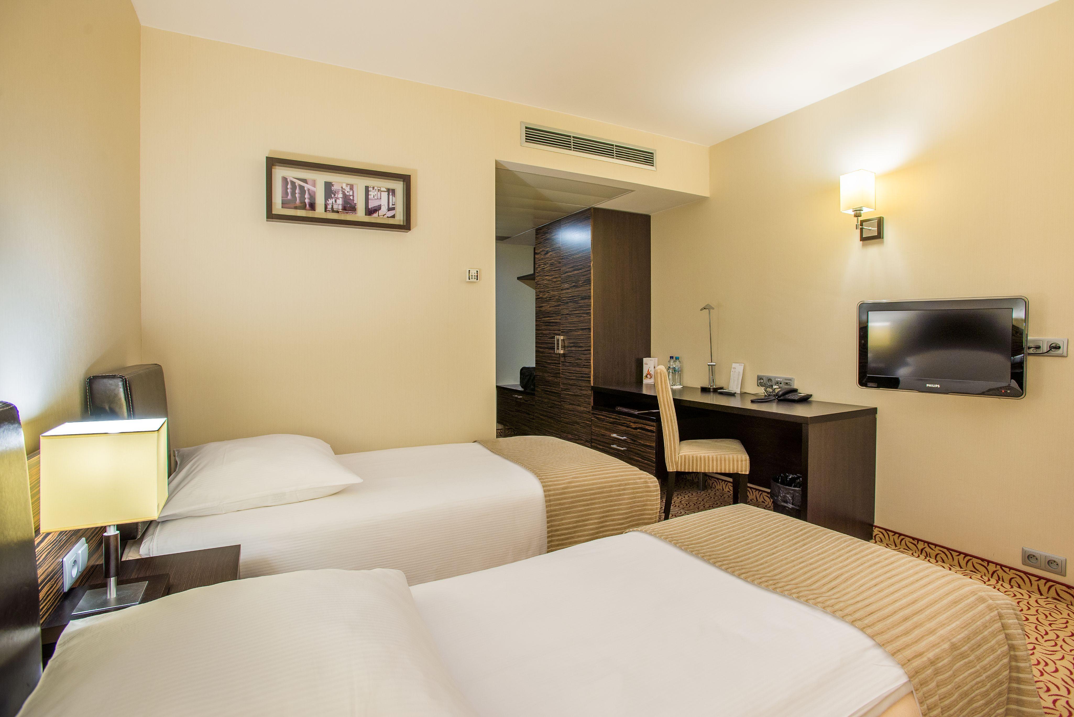 Qubus Hotel เคียลเซ ภายนอก รูปภาพ
