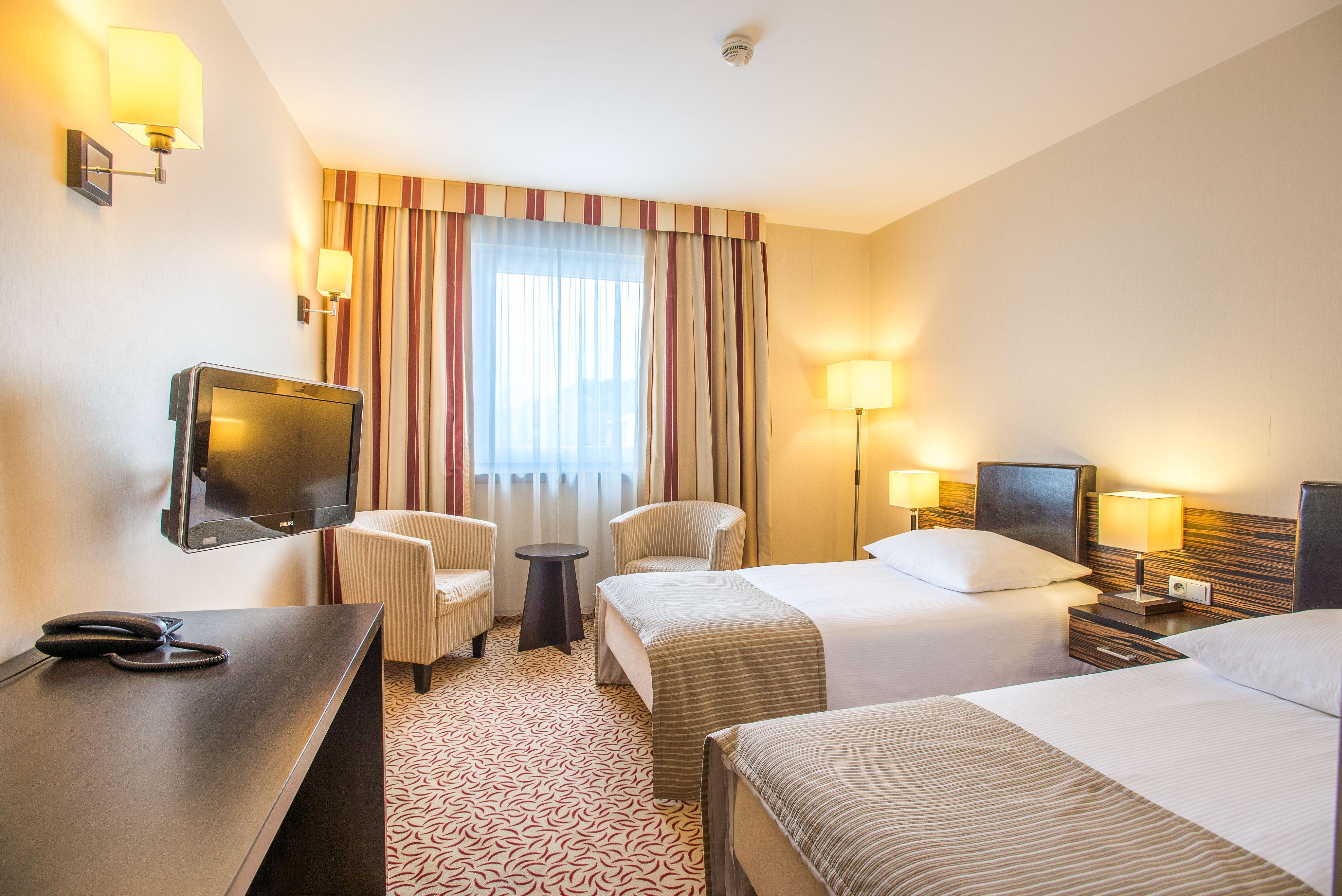 Qubus Hotel เคียลเซ ภายนอก รูปภาพ