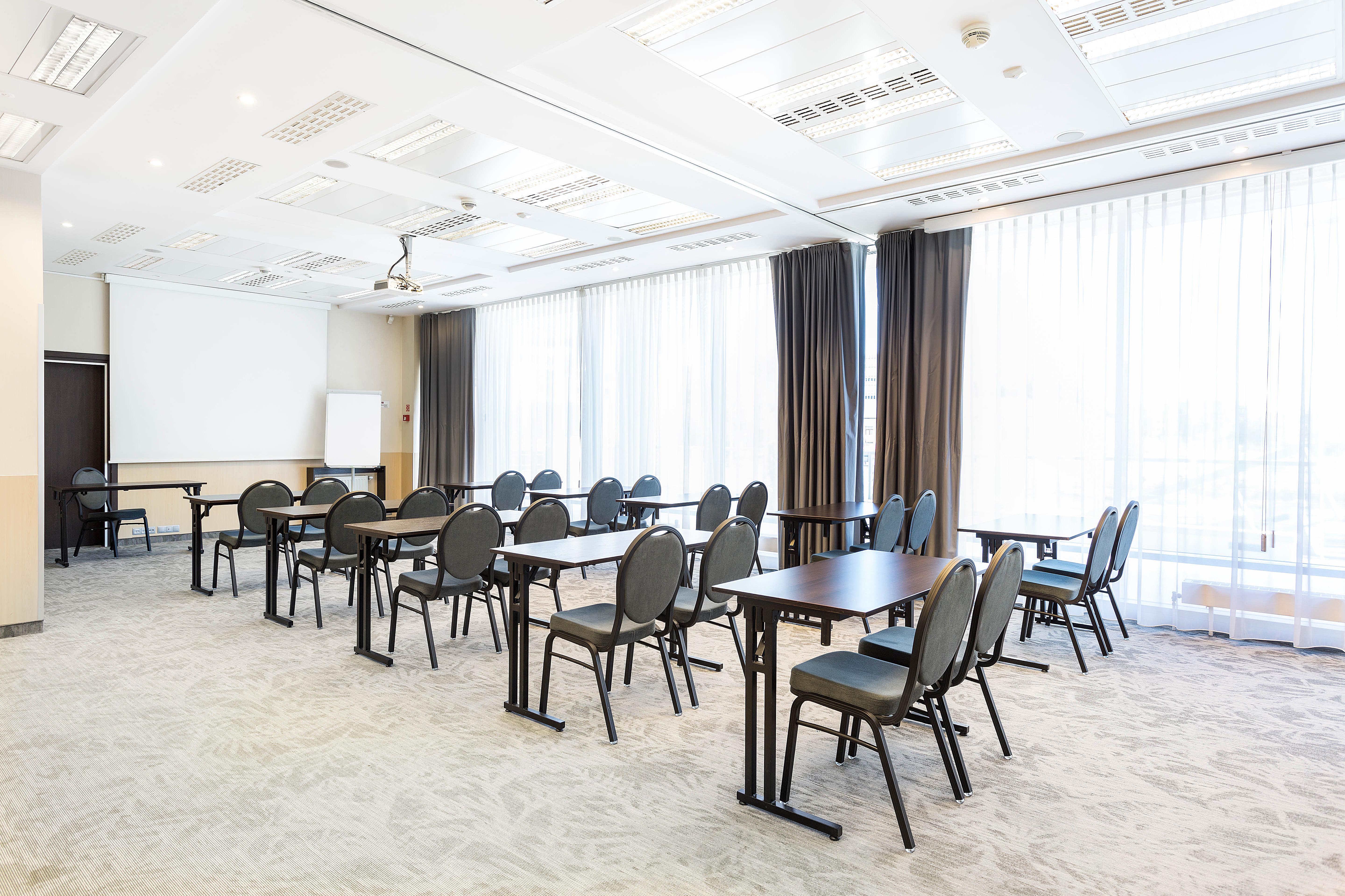 Qubus Hotel เคียลเซ ภายนอก รูปภาพ