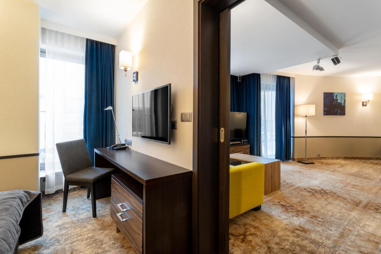 Qubus Hotel เคียลเซ ภายนอก รูปภาพ