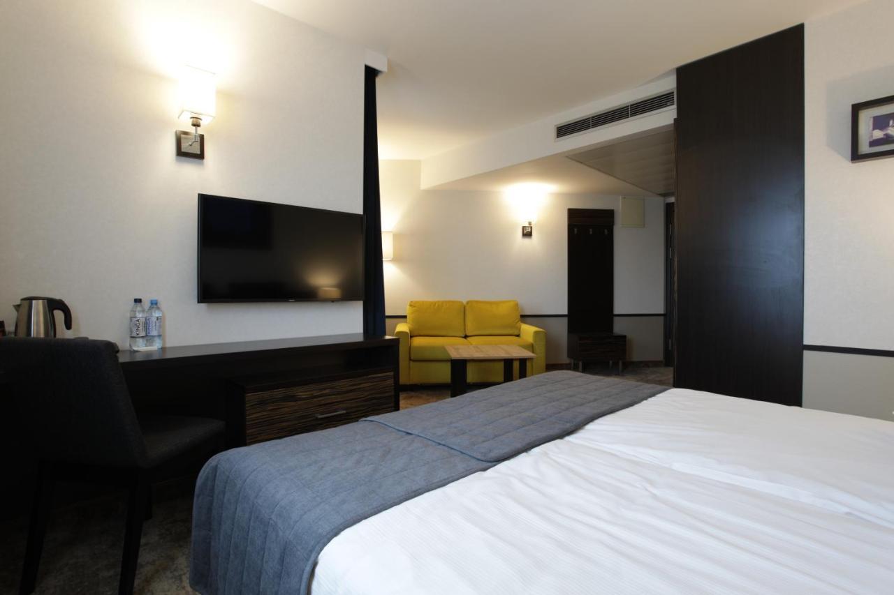 Qubus Hotel เคียลเซ ภายนอก รูปภาพ