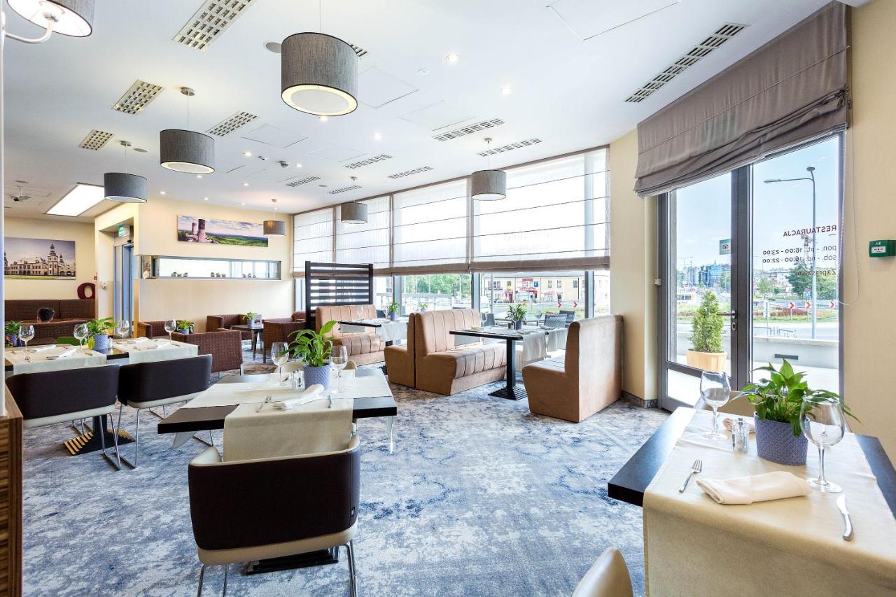 Qubus Hotel เคียลเซ ภายนอก รูปภาพ