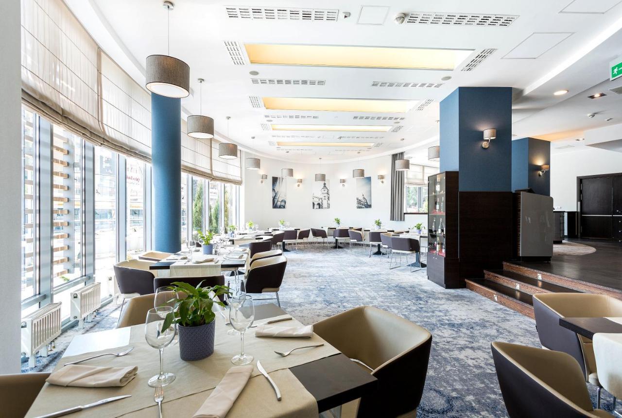 Qubus Hotel เคียลเซ ภายนอก รูปภาพ